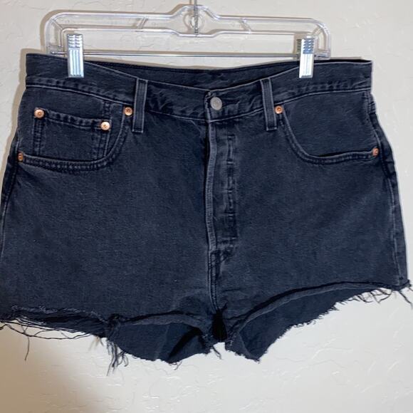 Levi’s 501 high waist black cut off shorts - Picture 2 of 7